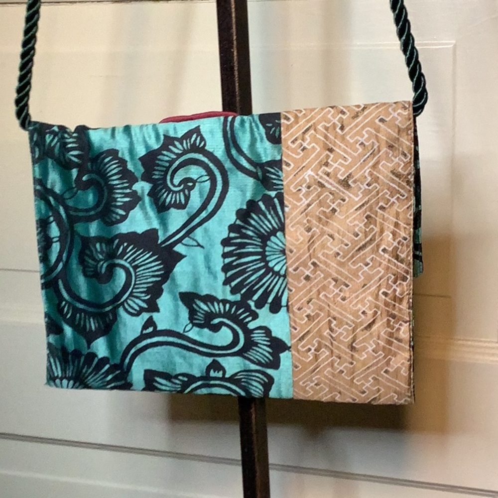 Charming fabric bag from Anthropologie - Picture 2 of 3